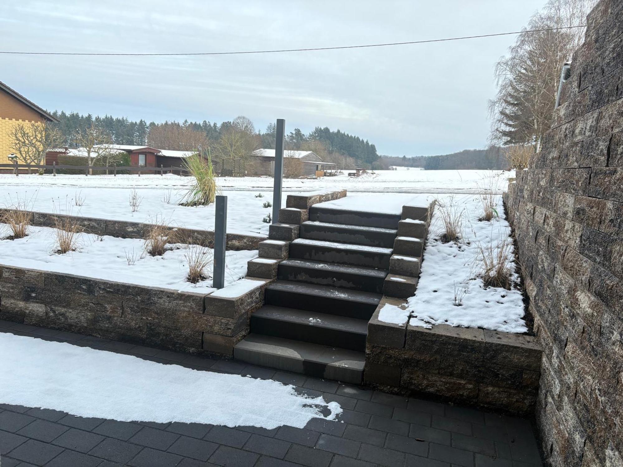 Neu Nach Renovierung - Mit Eigener Terrasse - Naturnahe Ortsrandlage - Vdsl - 10 Min Zum Nuerburgring - Ausgezeichnete Lage Lägenhet Bodenbach Exteriör bild